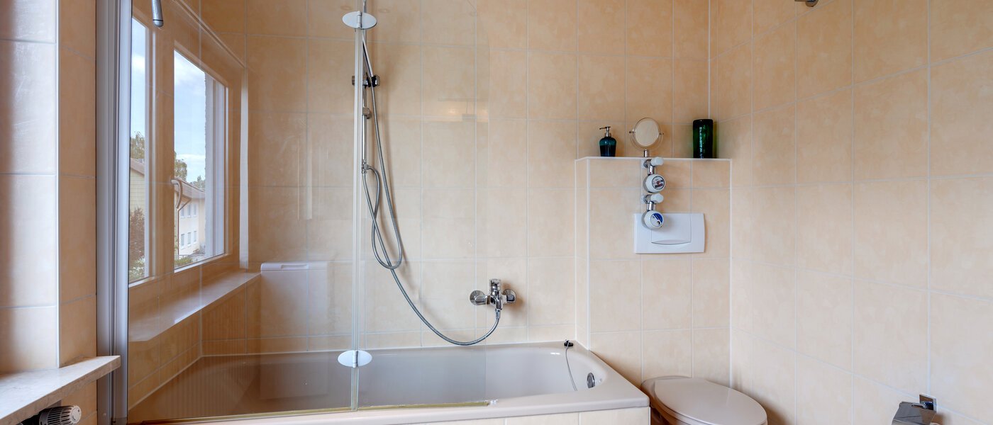 Lapos München Berg am Laim 03 Fürdőszoba 9783