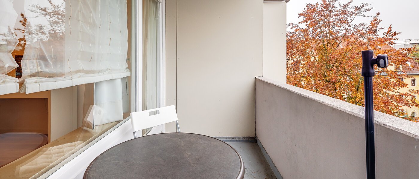 Ploché München Schwabing-Nord (zw. Leopoldstraße & Englischen Garten) 02 Balkón 9873