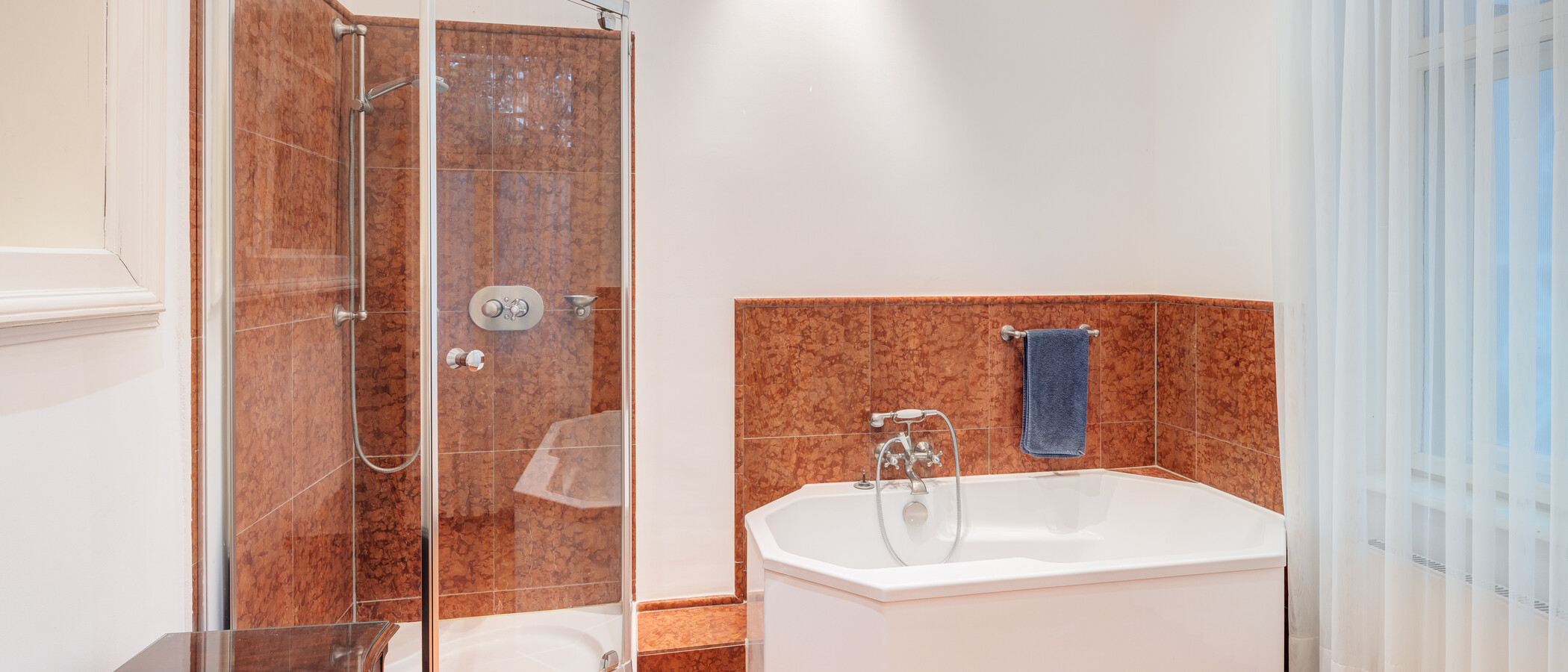 Lapos München Schwabing-Nord (zw. Belgrad- & Leopoldstraße) 01 Fürdőszoba 9895