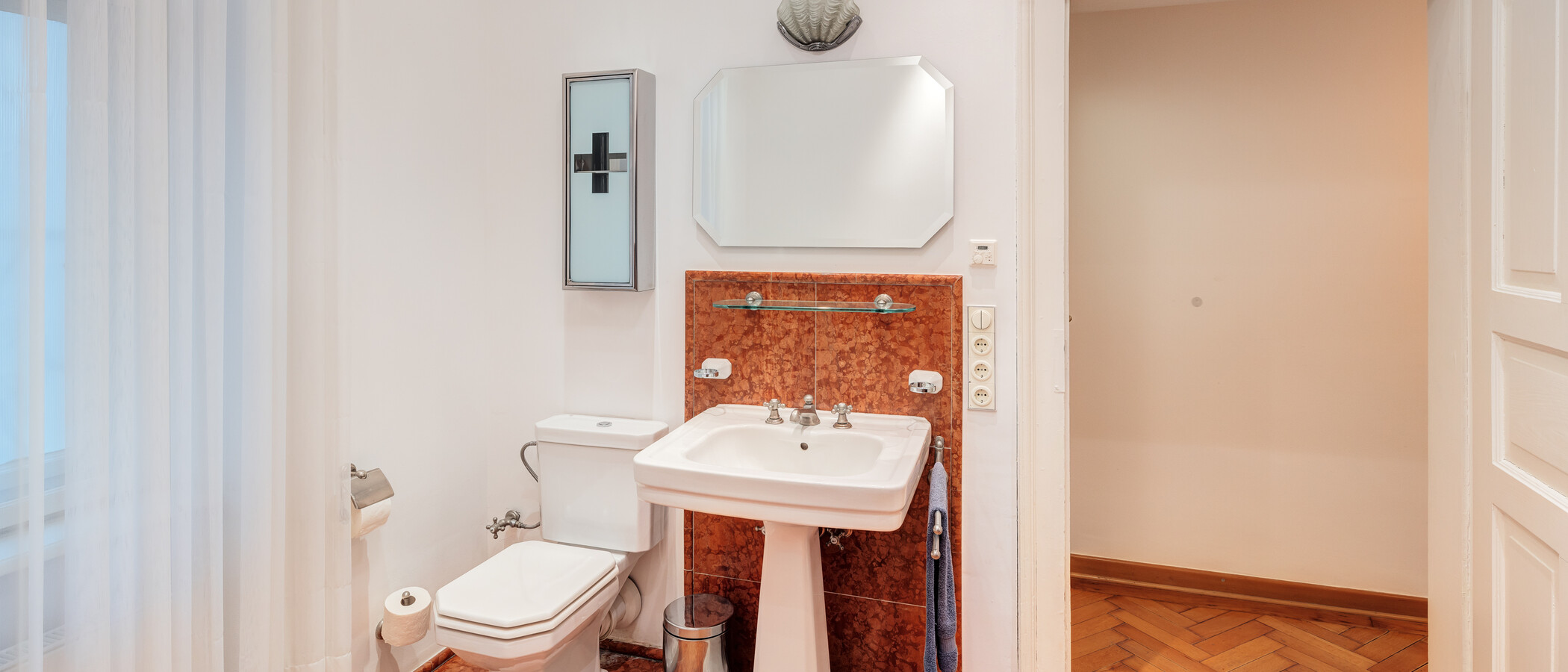 Lapos München Schwabing-Nord (zw. Belgrad- & Leopoldstraße) 02 Fürdőszoba 9895