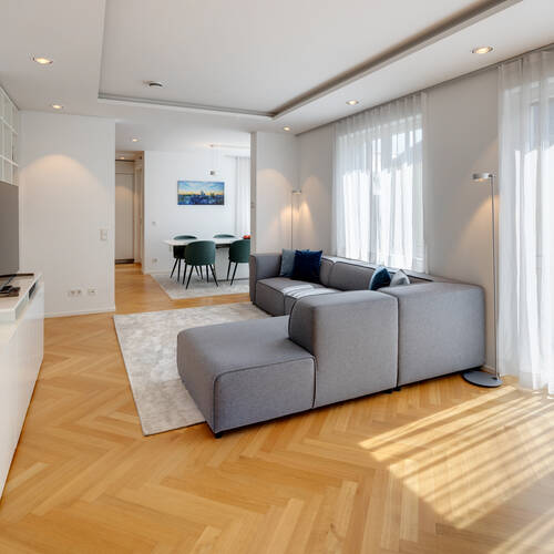 Ravna stran s spletno stranjo . 5 Sobe | München-Nymphenburg | 10628