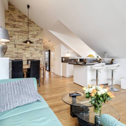 Podstrešno stanovanje s spletno stranjo . 2 Sobe | München-Denning | 10809