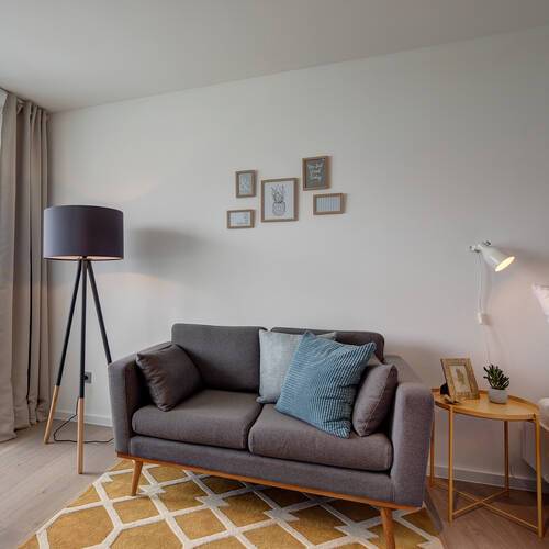 Ravna stran s spletno stranjo . 1 Soba | München-Laim | 11023