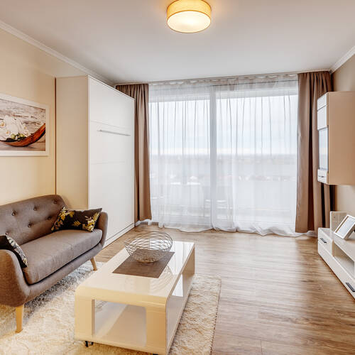 Ravna stran s spletno stranjo . 1 Soba | München-Arabellapark | 11073