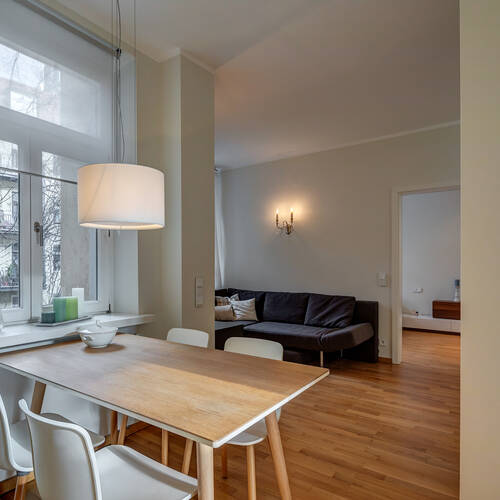 Ravna stran s spletno stranjo . 2 Sobe | München-Glockenbachviertel | 11395