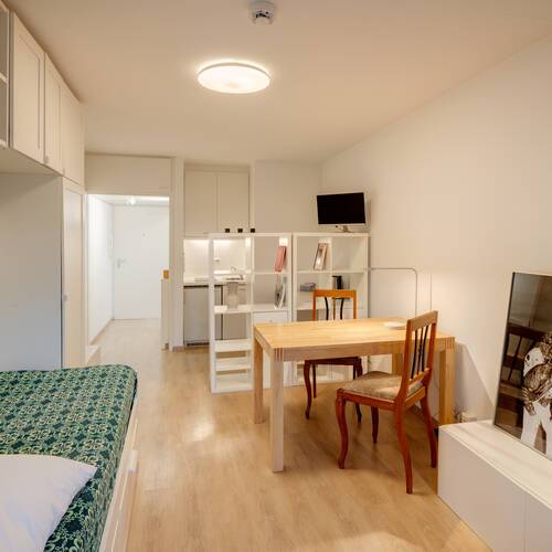 Ravna stran s spletno stranjo . 1 Soba | München-Isarvorstadt | 11848