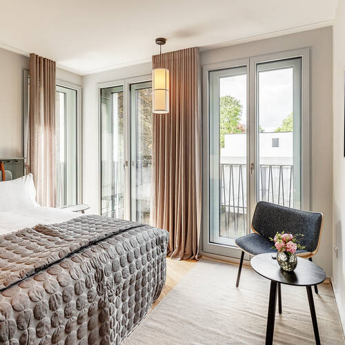 Ravna stran s spletno stranjo . 1 Soba | München-Herzogpark | 12567