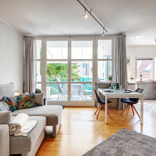 Stanovanje s strešno teraso s spletno stranjo . 2 Sobe | München-Maxvorstadt | 12588