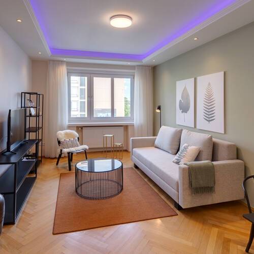 Ravna stran s spletno stranjo . 2 Sobe | München-Au-Haidhausen | 13029