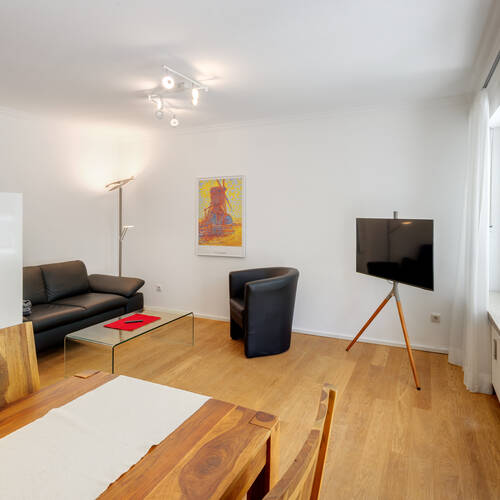 Ravna stran s spletno stranjo . 3 Sobe | München-Solln | 13230