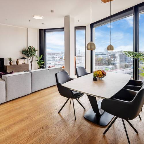 Ravna stran s spletno stranjo . 1.5 Sobe | München-Nymphenburg | 13432