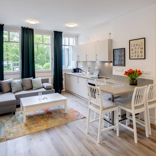 Ravna stran s spletno stranjo . 3 Sobe | Grasbrunn | 13493