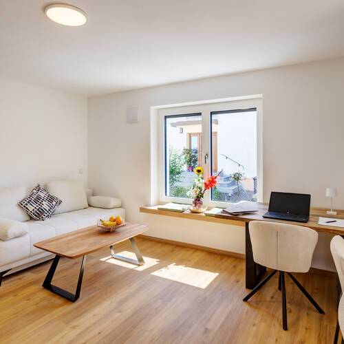 Ravna stran s spletno stranjo . 2 Sobe | Neufahrn b. Freising | 14560