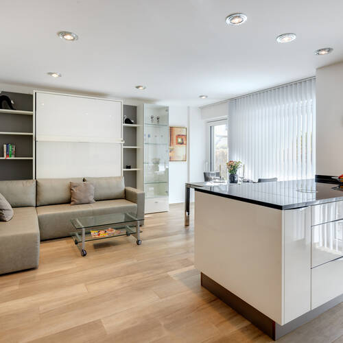 Ravna stran s spletno stranjo . 2 Sobe | München-Trudering | 14640