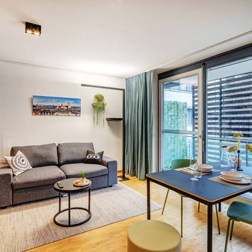 Ravna stran s spletno stranjo . 1 Soba | München-Maxvorstadt | 14769