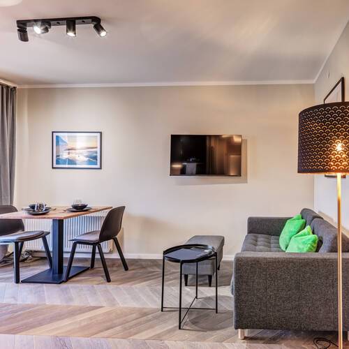 Ravna stran s spletno stranjo . 2 Sobe | München-Giesing | 14772