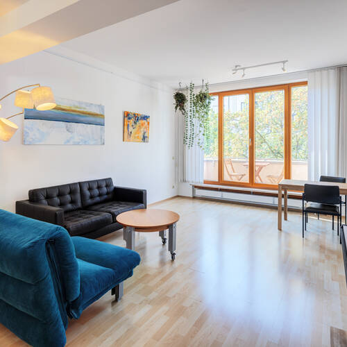 Ravna stran s spletno stranjo . 2 Sobe | München-Maxvorstadt | 15001