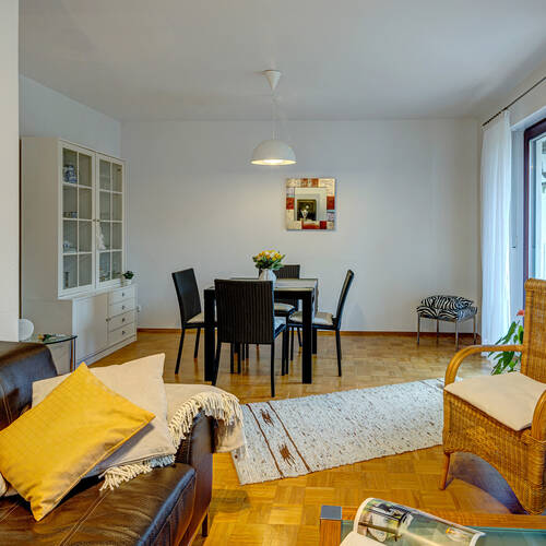 Ravna stran s spletno stranjo . 2 Sobe | München-Berg am Laim | 4038