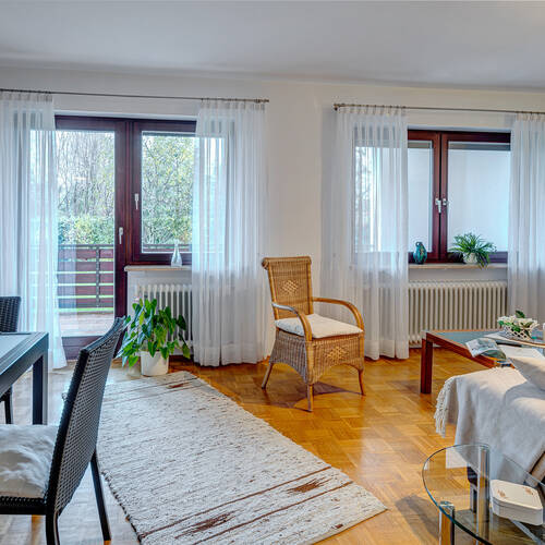 Ravna stran s spletno stranjo . 2 Sobe | München-Berg am Laim | 4038