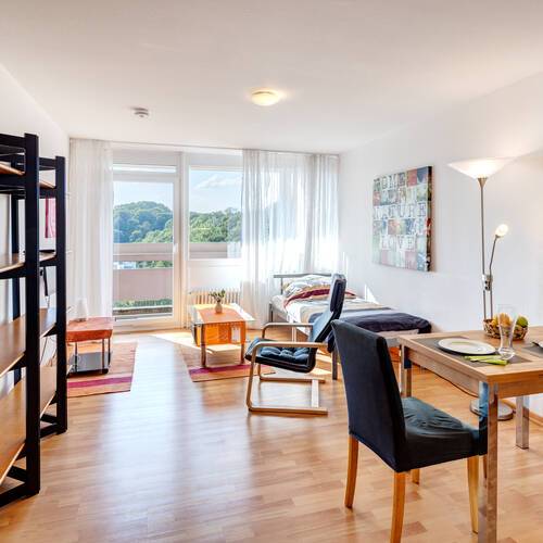 Ravna stran s spletno stranjo . 1 Soba | München-Schwabing | 4272