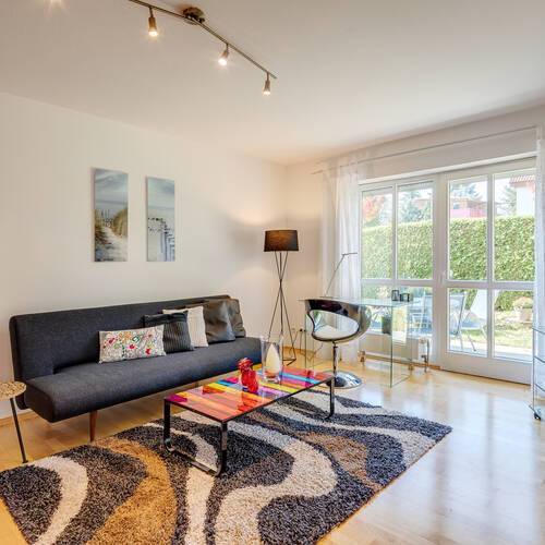 Ravna stran s spletno stranjo . 1.5 Sobe | München-Hadern | 4741