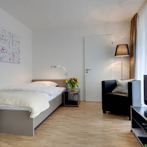 Ploché s 1 Pokoj | Mnichov-Großhadern | 5984