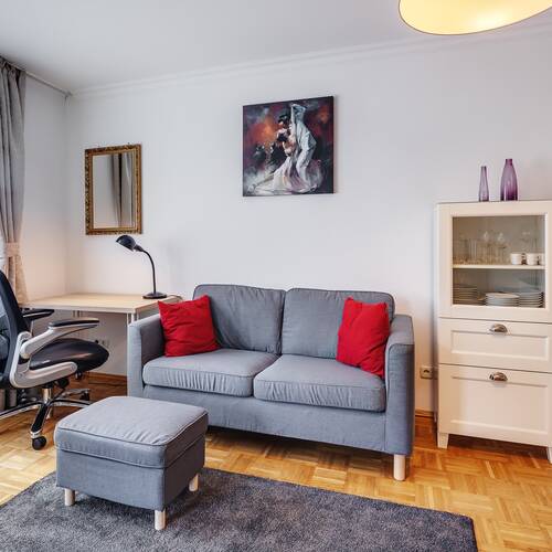 Ravna stran s spletno stranjo . 2 Sobe | München-Ludwigsvorstadt | 7480