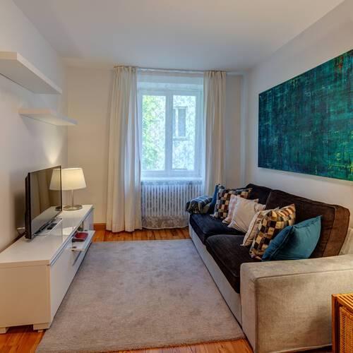 Ravna stran s spletno stranjo . 1.5 Sobe | München-Altstadt | 8141