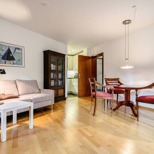 Lapos a  címen 2 Szobák | München-Thalkirchen | 8249