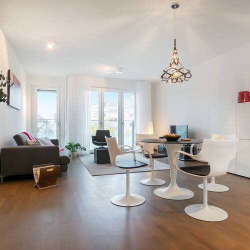 Ravna stran s spletno stranjo . 3 Sobe | München-Neuhausen | 9058