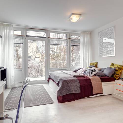 Ravna stran s spletno stranjo . 1 Soba | München-Schwabing | 9272