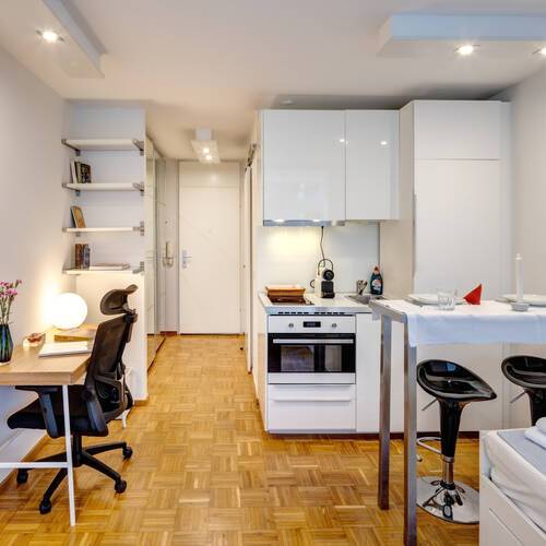 Ravna stran s spletno stranjo . 1 Soba | München-Neuhausen | 9615