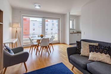 Sehr schöne möblierte Wohnung içinde Altperlach