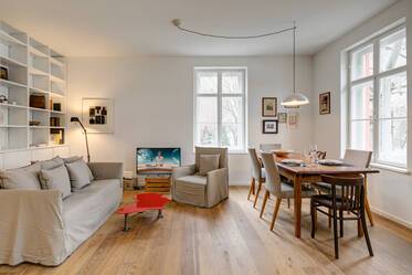 Sehr schöne möblierte Wohnung içinde Nymphenburg-Gern