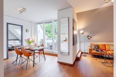 Premiumwohnung: Sehr schöne möblierte Dachgeschosswohnung içinde Nymphenburg