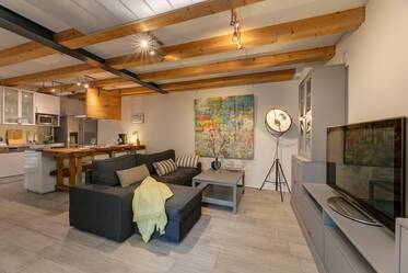 Schöne möblierte Maisonettewohnung içinde Westend