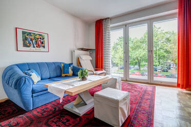 München Schwabing, am Olympiapark: Möblierte 3-Zimmer Wohnung mit zwei Schlafzimmern 