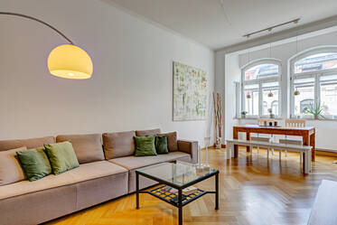 Großzügige, stilvollle Altbauwohnung