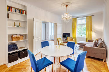 Svetlo stanovanje iz preloma stoletja za najem