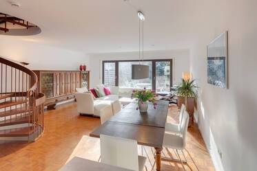 Lys, møbleret Rækkehus på hjørnet i Obersendling