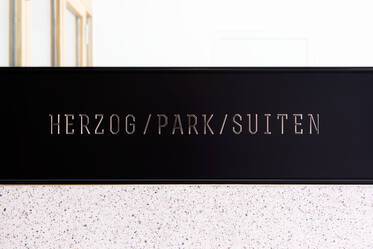 Premiumwohnung: Sehr schöne möblierte Wohnung içinde Herzogpark