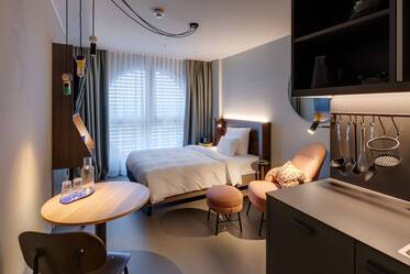 Sehr schönes möbliertes Apartment içinde Neuperlach