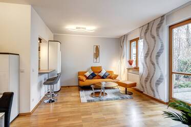 Sehr schöne möblierte Wohnung içinde Forstenried