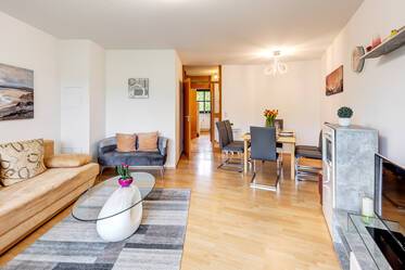 Schöne möblierte Wohnung içinde Altperlach