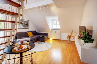 Sehr schöne möblierte Maisonette-Galerie Wohnung içinde Perlach