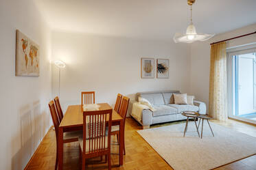 Schöne Altbauwohnung mit drei Schlafzimmern