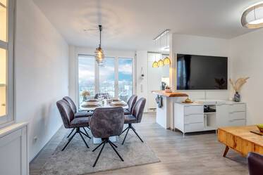 Schöne möblierte Dachterrassenwohnung içinde Neuaubing
