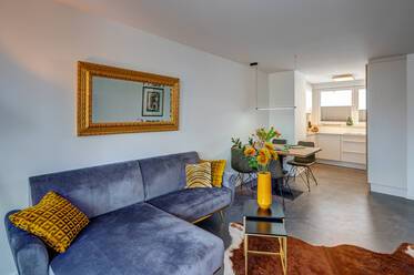 Schöne möblierte Wohnung içinde Moosach