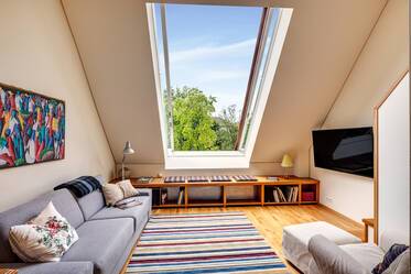 Sehr schöne möblierte Maisonette-Galerie Wohnung içinde Glockenbachviertel