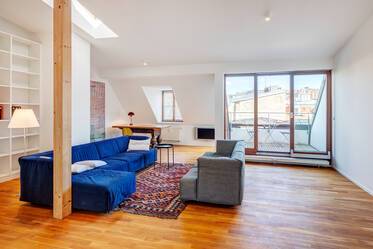 Светъл апартамент на таван - вашият нов уютен дом!